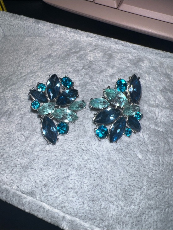 Jewelry - Teal and Navy Crystal Cluster Pierced Earrings